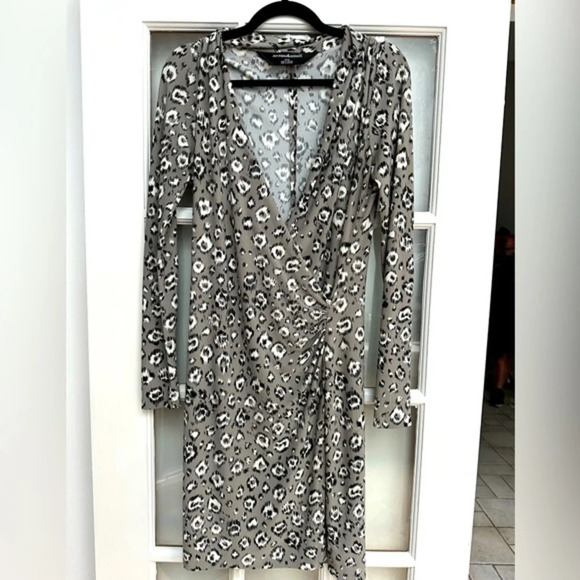 Norma Kamali | Grey & Black Leopard Print Long Sleeve Fitted Sheath Dress Size M - Picture 11 of 11